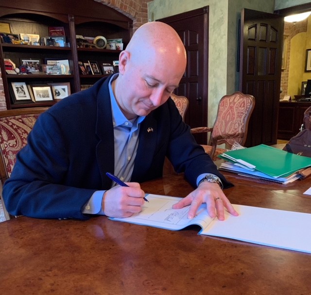 Governor Ricketts signed Legislative Bill 184 into law, making Nebraska the 25th state to adopt small cell legislation.
