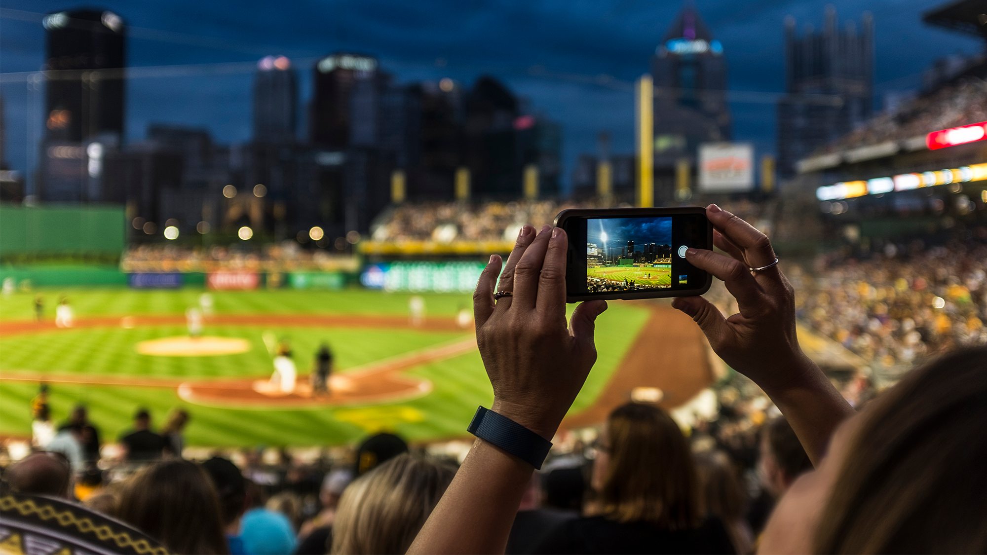 Enhancing Fan Experiences at AT&T Stadium with 5G